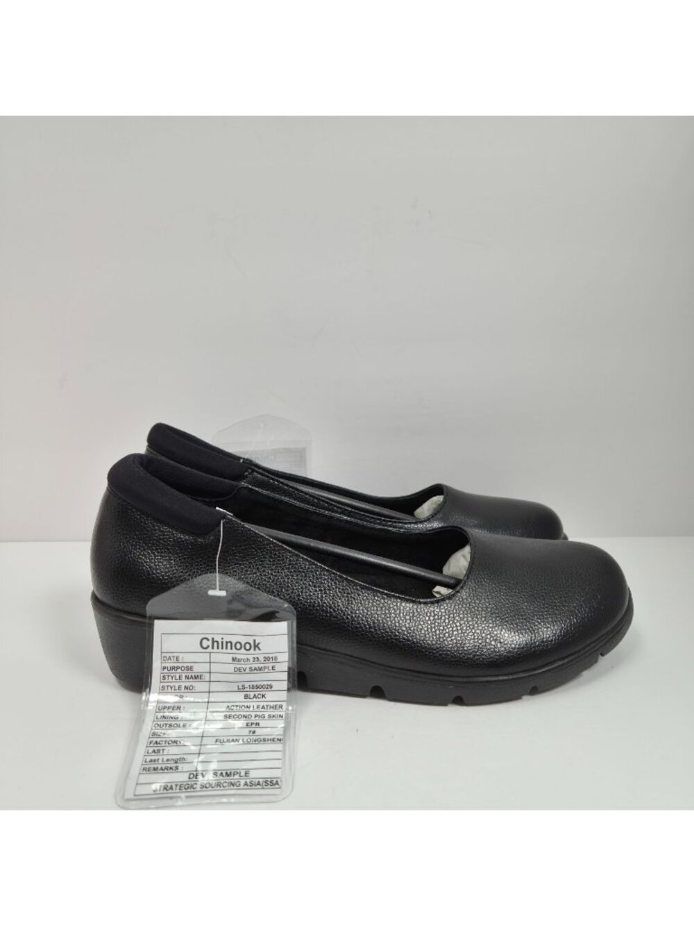Chinook Women's Black Leather Slip-On Shoes US Size 7 NWT